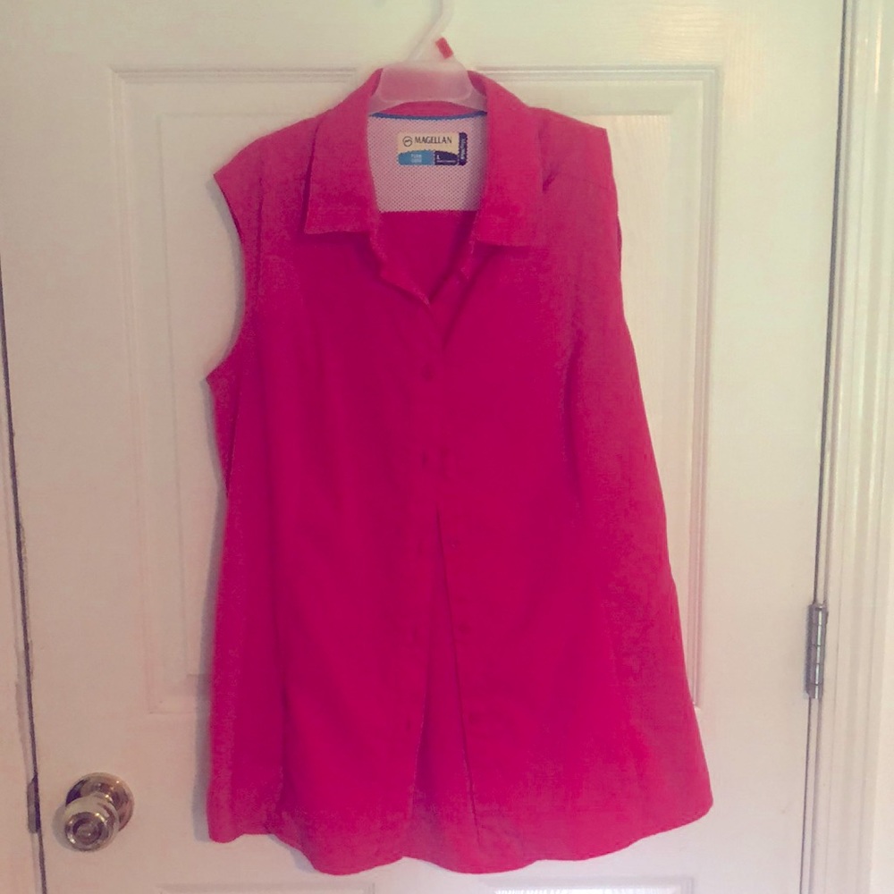 Large Magellan MagWick Fish Gear sleeveless shirt.